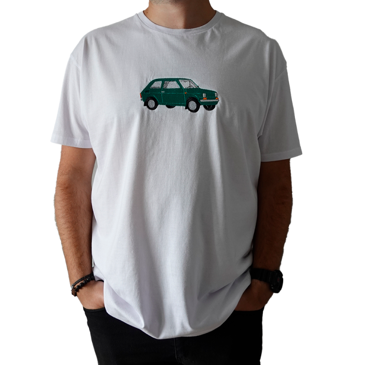 Maluch biała z zielonym haftem.png