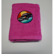 ręcznik różowy z haftem Mercedes 190E