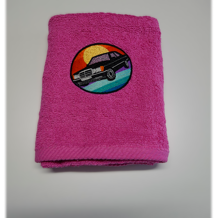 ręcznik różowy z haftem Mercedes 190E