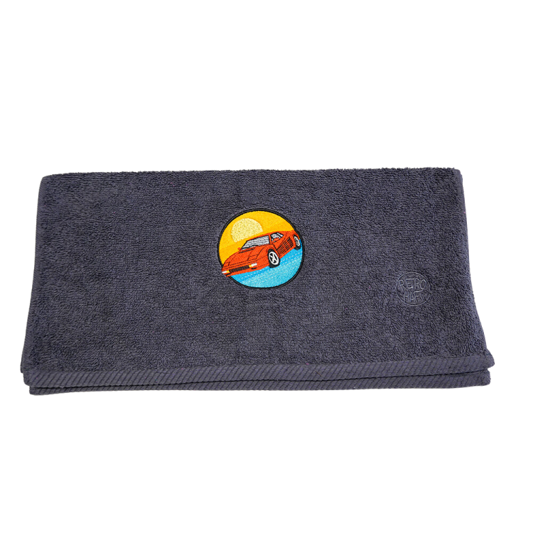 Ręcznik z haftem Ferrari Testarossa – różowy i szary