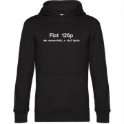 Czarna bluza z kapturem z wyhaftowanym napisem "Fiat 126p" - nie samochód, a styl życia. Napis "Fiat 126p" jest w pierwszej lini i jest nieco większy, napis "nie samochód a styl życia" jest poniżej nieco mniejszy.