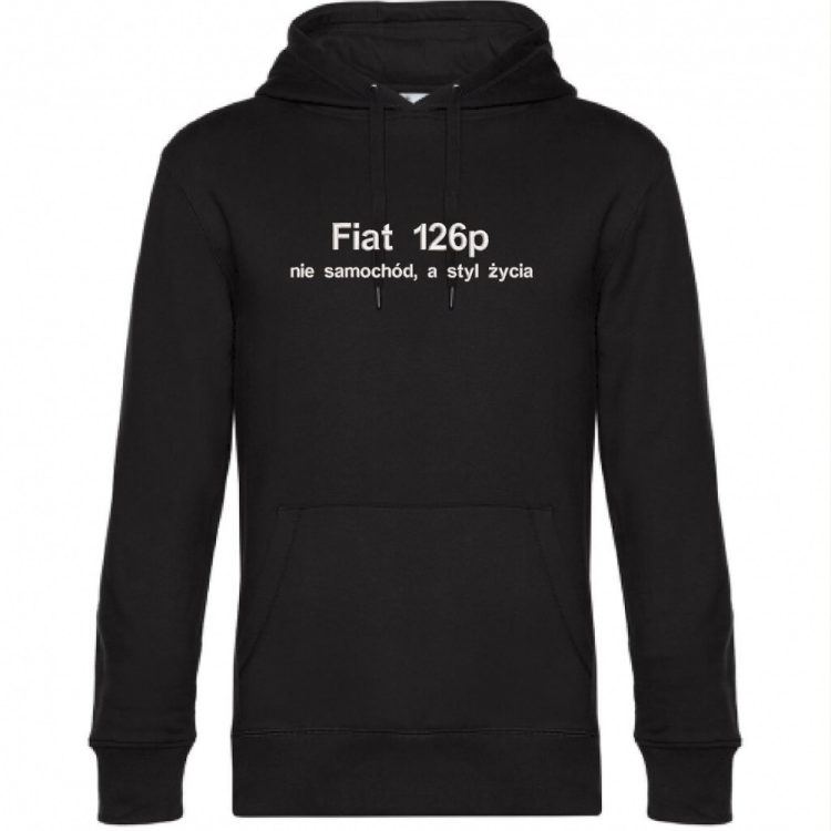 Czarna bluza z kapturem z wyhaftowanym napisem "Fiat 126p" - nie samochód, a styl życia. Napis "Fiat 126p" jest w pierwszej lini i jest nieco większy, napis "nie samochód a styl życia" jest poniżej nieco mniejszy.