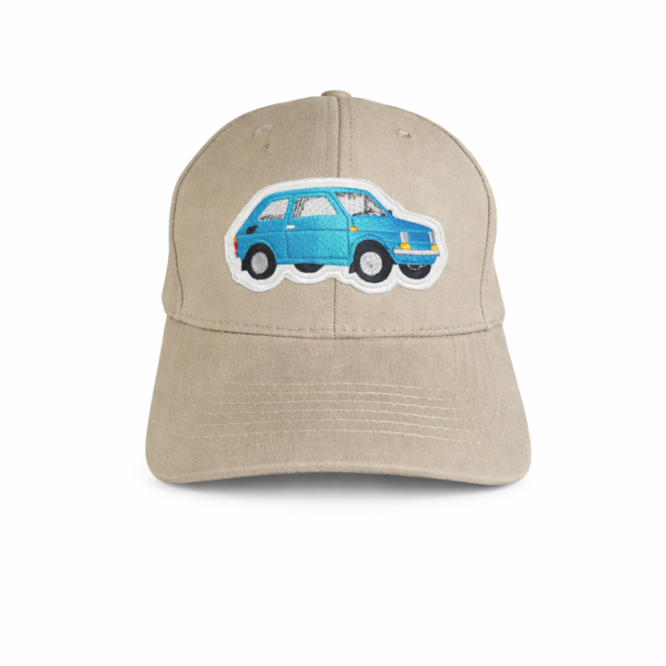 Czapka z daszkiem beżowa z naszywką Fiat 126p.png