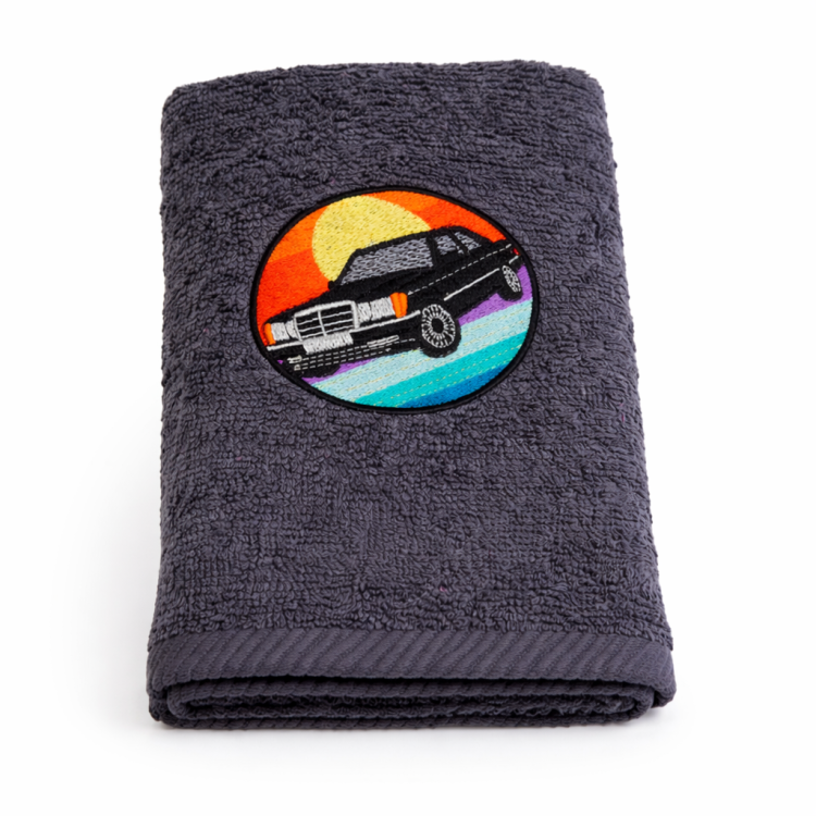 ręcznik ciemnoszary z haftem Mercedes 190E