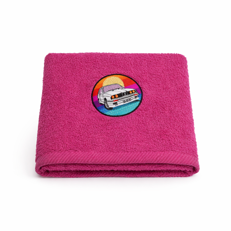 Ręcznik różowy z haftem BMW E30 M3 – styl lat 80