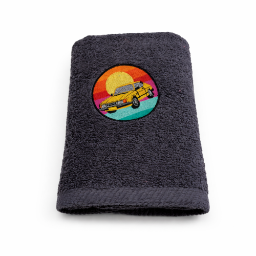 Ręcznik z haftem Saab 900 – różowy, turkusowy, szary